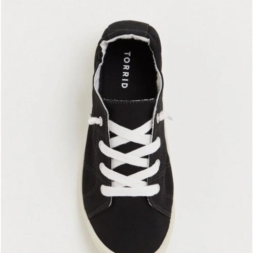 Torrid Riley Ruched wide sneaker - Picture 2 of 7